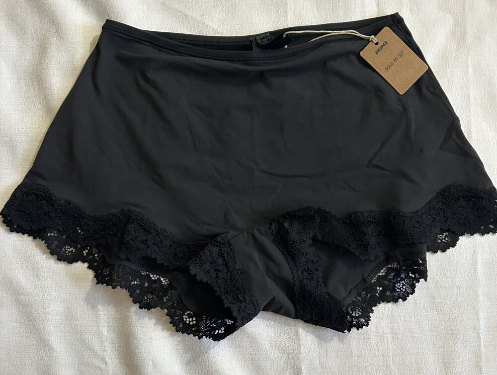 Skims NWT Fits Everybody Lace Boyshort Onyx Size Medium